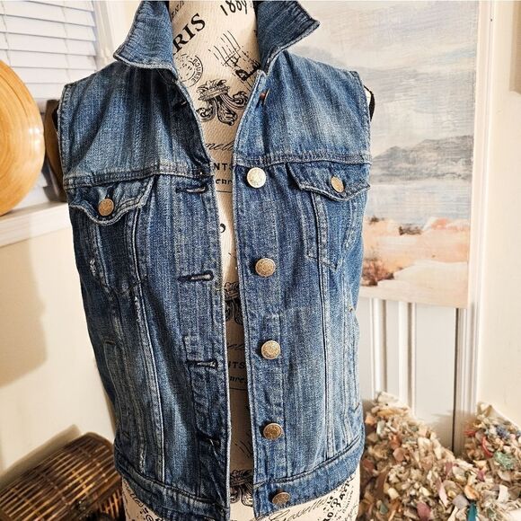 J. Crew Indigo Denim Trucker Style Jeans Jacket. - Picture 7 of 11